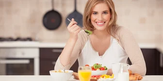Graphic promoting Focus Group on Meals, $450+ payout, happening October 13, 2025